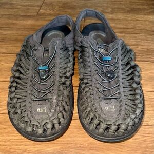 KEEN UNEEK Men’s Size 12 M Classic 2 Rope Cord Sandals Dark Grey Magnet / Black